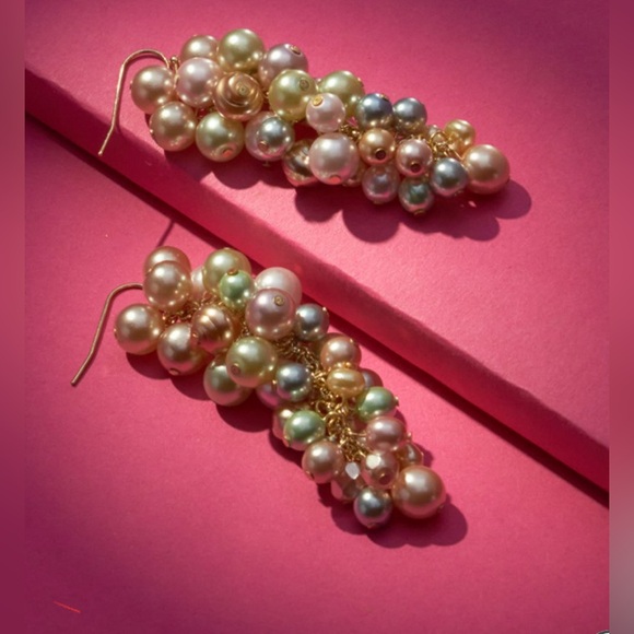 New Francesca’s Luxe Multi Cluster Pearl Drop Earrings - Picture 5 of 5